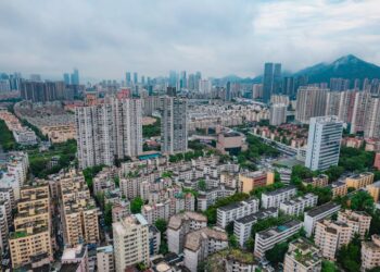 Featured image for: Beyond Luxury: The Economic Drivers Behind Dubai's Real Estate Boom (Analyze core economic drivers: diversification strategy, tourism growth, status as a global business hub, population influx, and major infrastructure projects (like Expo legacy).)