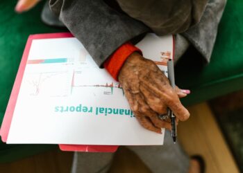 Featured image for: The Business of Anti-Aging: Market Trends and Breakthrough Research (Analyze the anti-aging market growth from $191.5B to $421.4B. Profile leading companies like Altos Labs, explain biological reprogramming science, and discuss the most promising (and speculative) treatments attracting billionaire investment.)