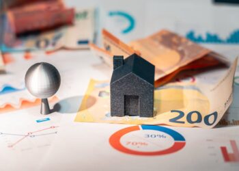 Featured image for: Understanding Dubai's Property Price Per Square Foot: A 2025 Investor's Analysis (Analyze the AED 1,558 per sq ft average. Break down costs by area/community, factors influencing price (view, amenities), and projections for 2025 price trends.)