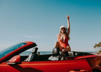 Featured image for: Warm-Weather Christmas Getaways: Luxury Resorts Without the Snow (Showcase luxury hotels in warm destinations for Christmas (e.g., Arizona, Florida, California). Highlight how they blend traditional festive spirit with local climate and activities like desert light festivals or oceanfront celebrations.)